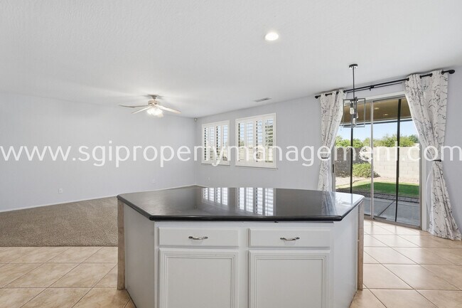 Building Photo - 12442 N 82nd Ln