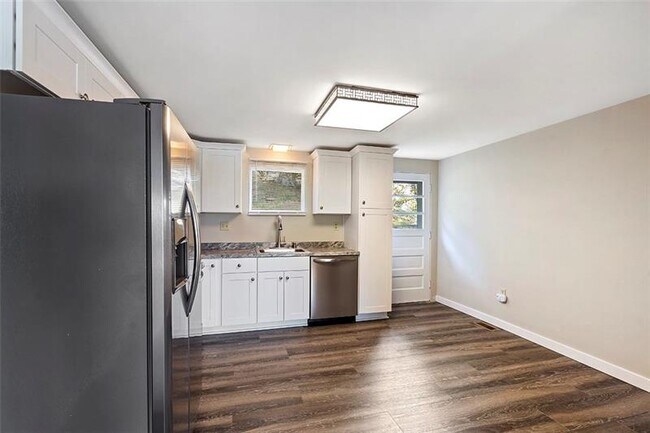 Building Photo - 8966 Knoll St