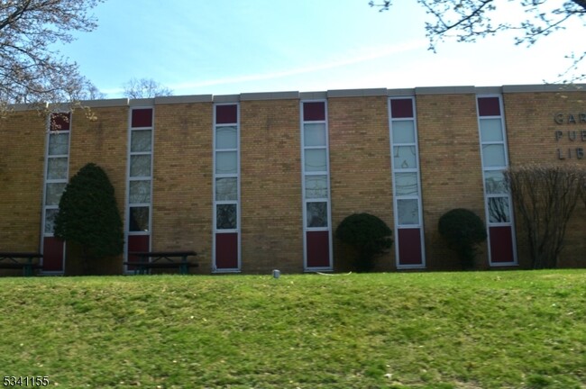 Building Photo - 182 Main St