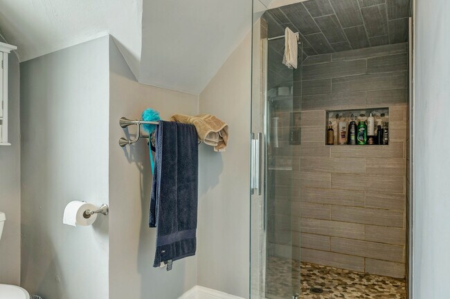 Building Photo - 6415 Cates Ave