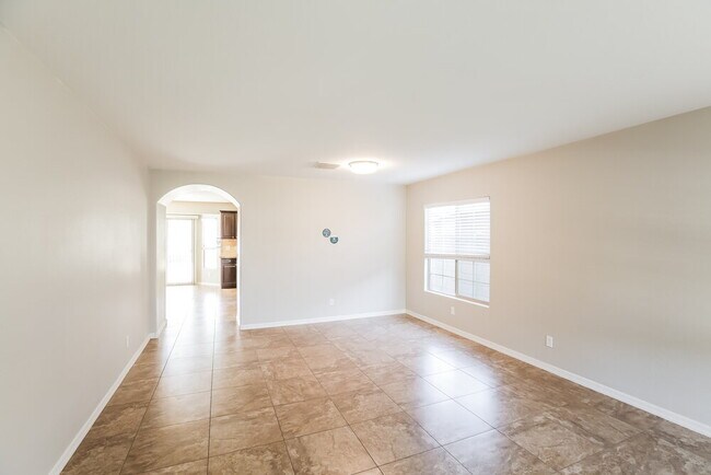 Building Photo - 3007 W La Salle St