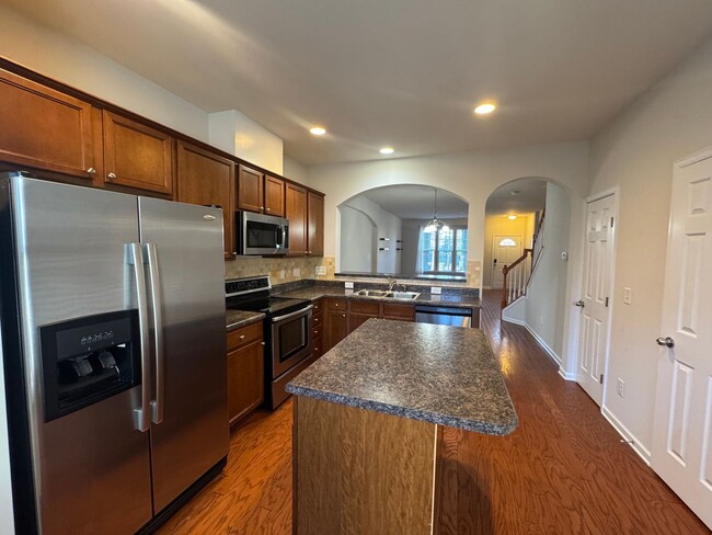 Building Photo - *Move in Special* 2 Bedroom | 2.5 Bath Tow...