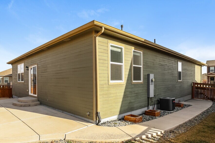 Building Photo - 535 Hermosa St