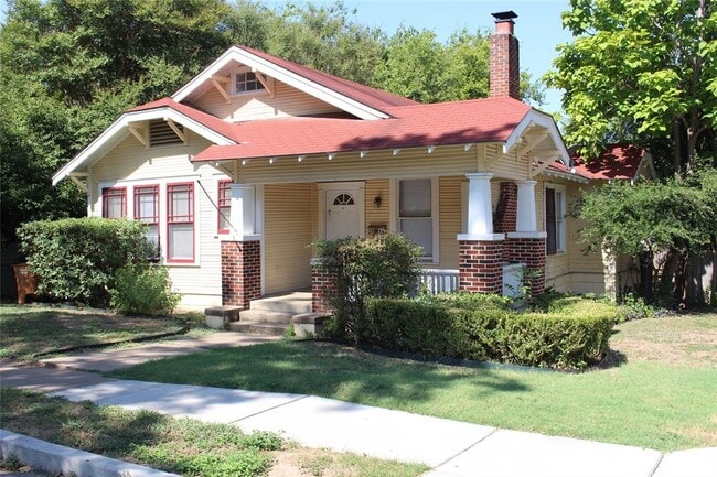 Building Photo - 2826 Salado St