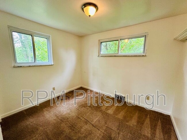 Building Photo - 319 Elfort Dr