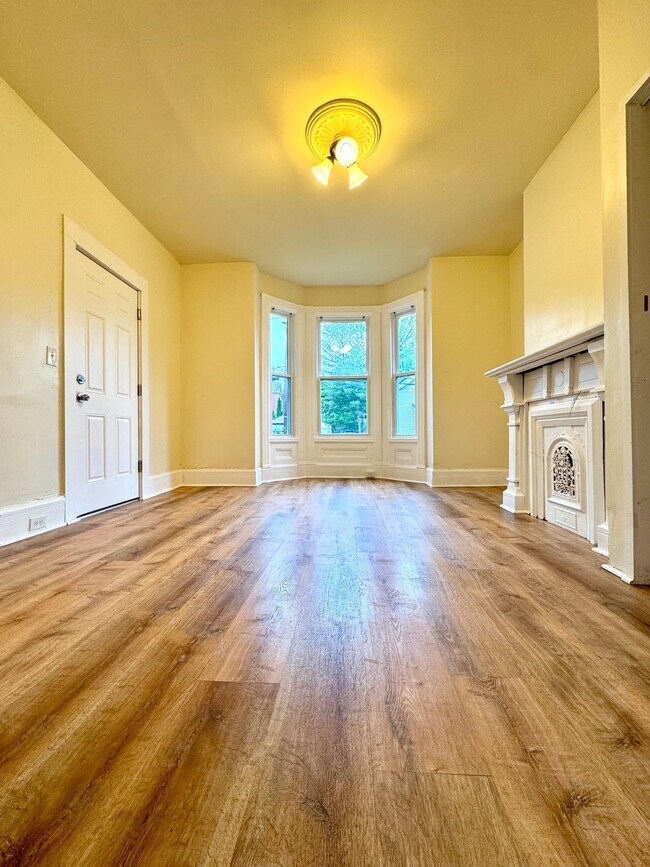 Building Photo - 77 Marshall St