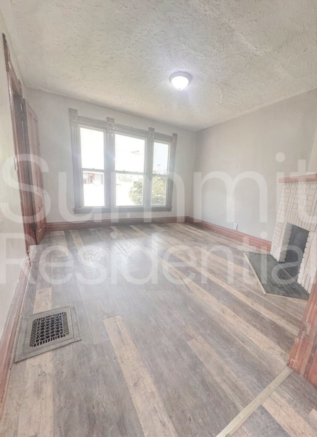 Building Photo - **MOVE IN SPECIAL $200 SECURITY DEPOSIT**