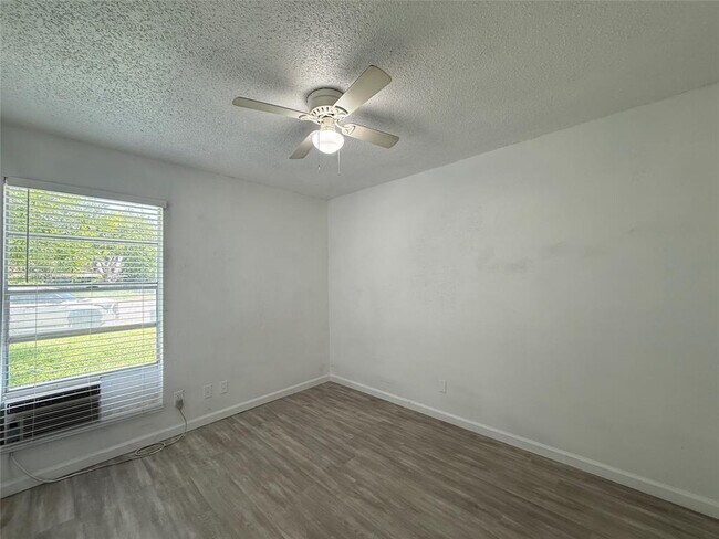 Building Photo - 6204 Dove Springs Cir