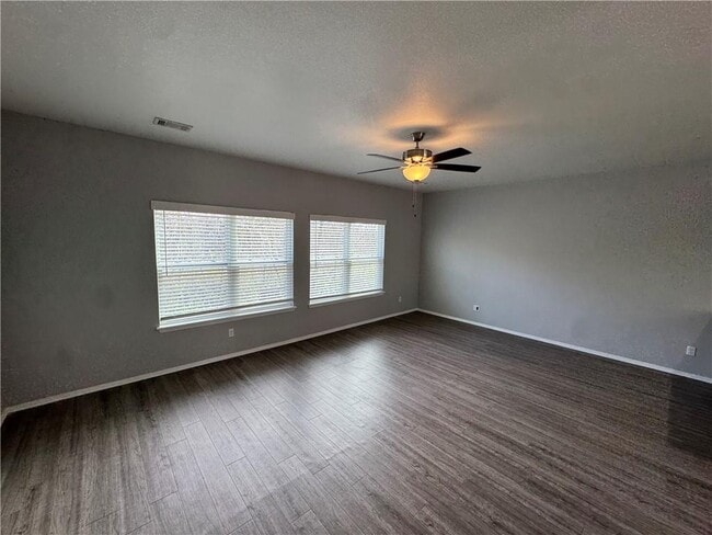 Building Photo - 1636 S Razorback Rd