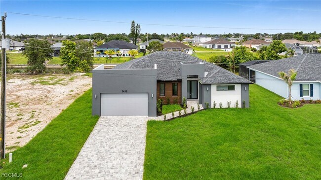 Building Photo - 3435 SW 8th Ct