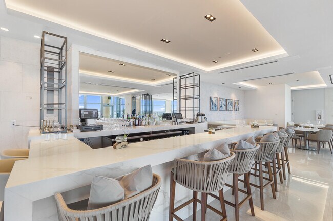 Building Photo - 3100 N Ocean Dr