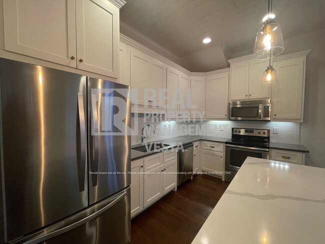 Building Photo - 435 New St