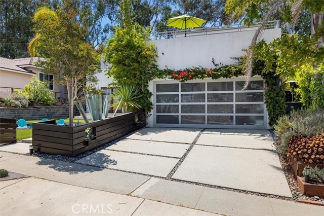 Building Photo - 330 Calle de Arboles