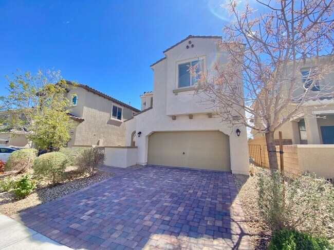 Building Photo - STUNNING 2 STORY HOME 3 BEDROOM/2.5 BATHROOM