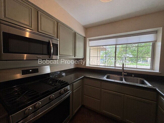 Building Photo - 1650 Walker Dr
