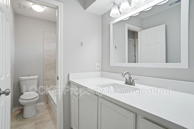 Building Photo - 2212 Valcourt Dr