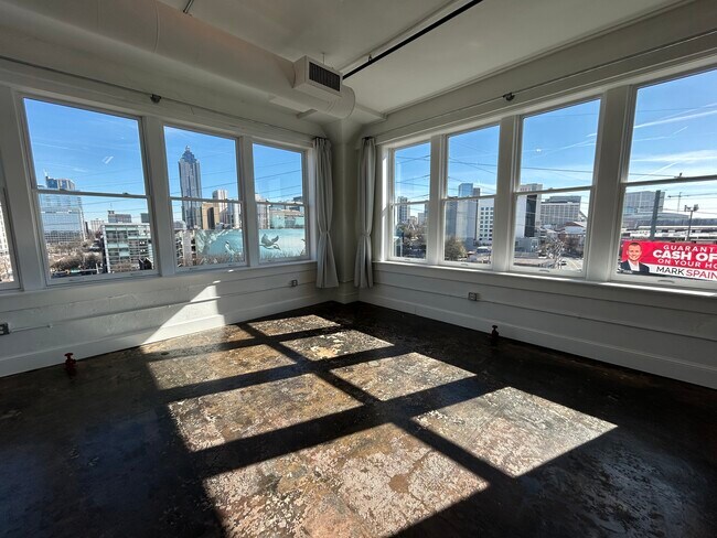 Building Photo - 426 Marietta St NW