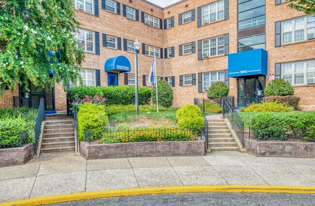 Building Photo - Huntwood Courts