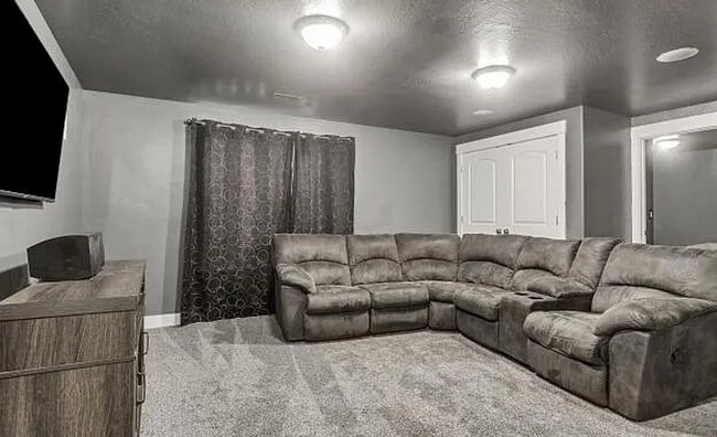 Building Photo - 930 1490 N