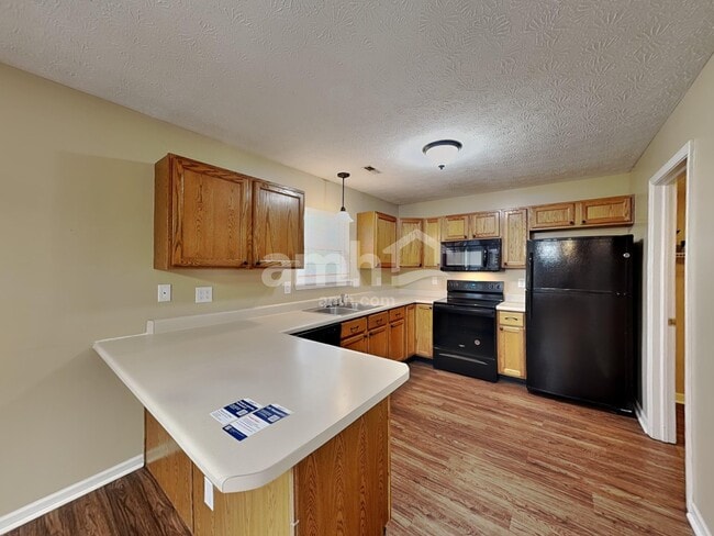 Building Photo - 127 Trails End