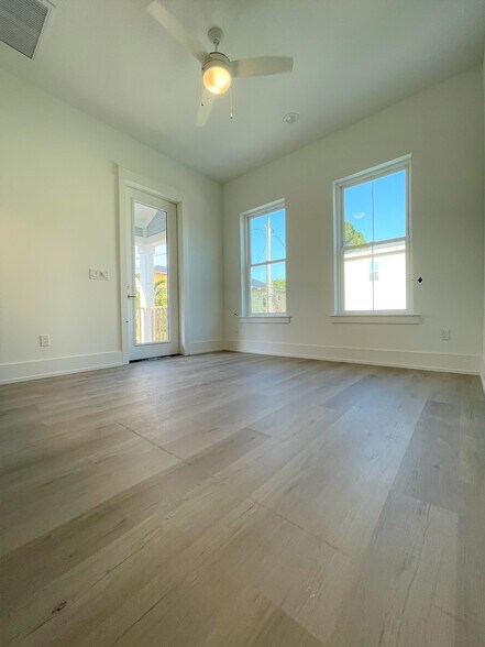 Building Photo - 511 13th Ave S