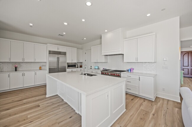 Building Photo - 135 Oakstone