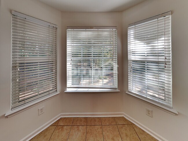 Building Photo - 5147 Scenic View Rd