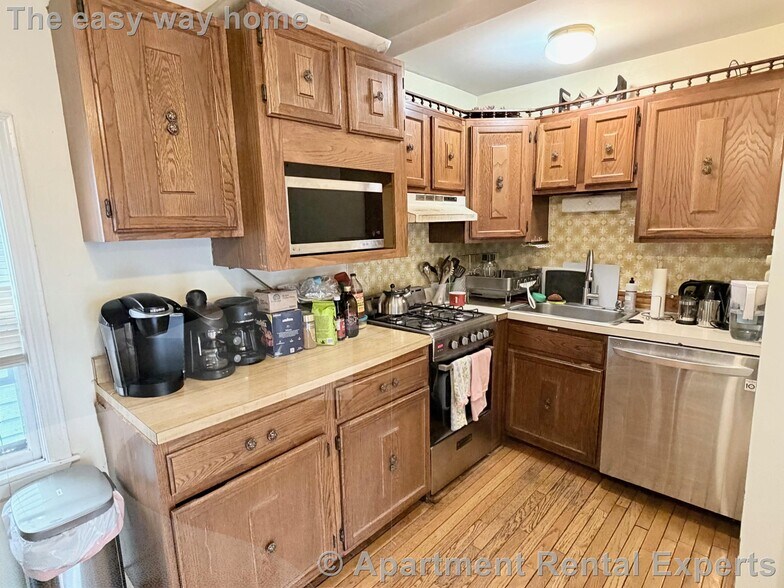 Building Photo - 4 St Mary Rd