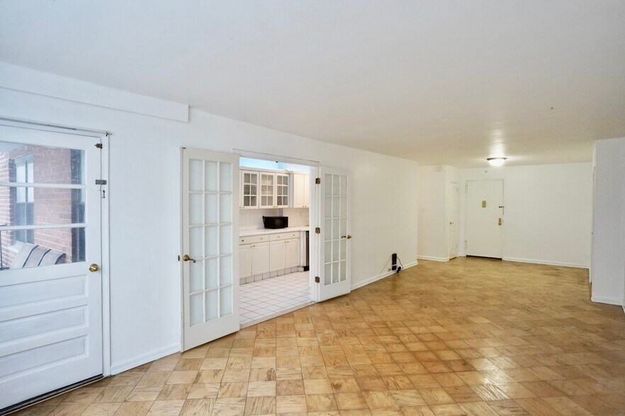 Building Photo - 225 Saint Pauls Ave