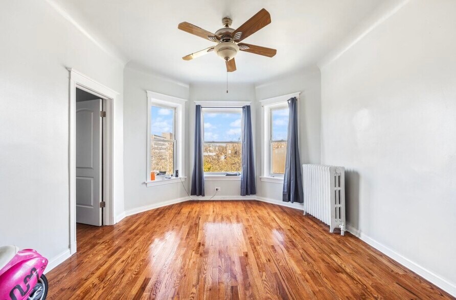 Primary Photo - 3417 W Harrison St