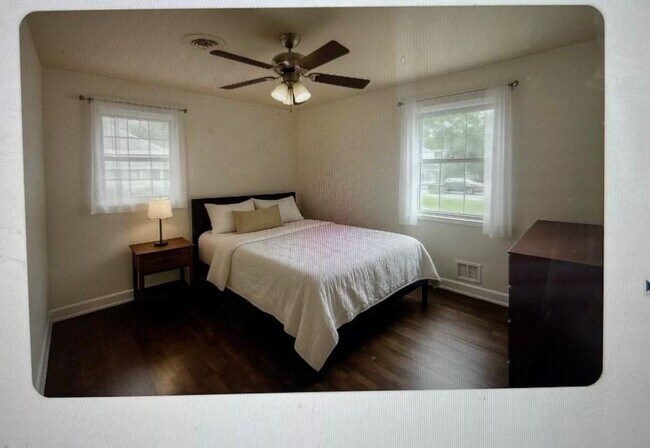 Building Photo - 2047 Glynbrook Dr