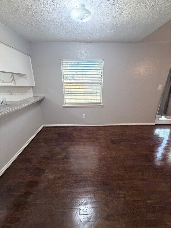 Building Photo - 1802 Oaklawn St