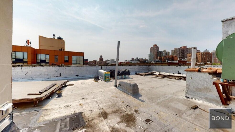 Building Photo - 1590 Lexington Ave