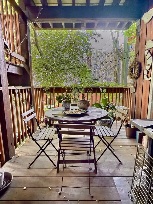 Building Photo - 2921 N Pine Grove Ave