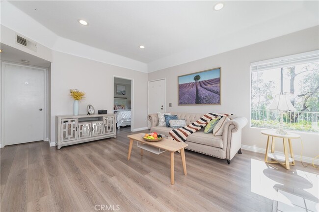Building Photo - 22757 Lakeway Dr