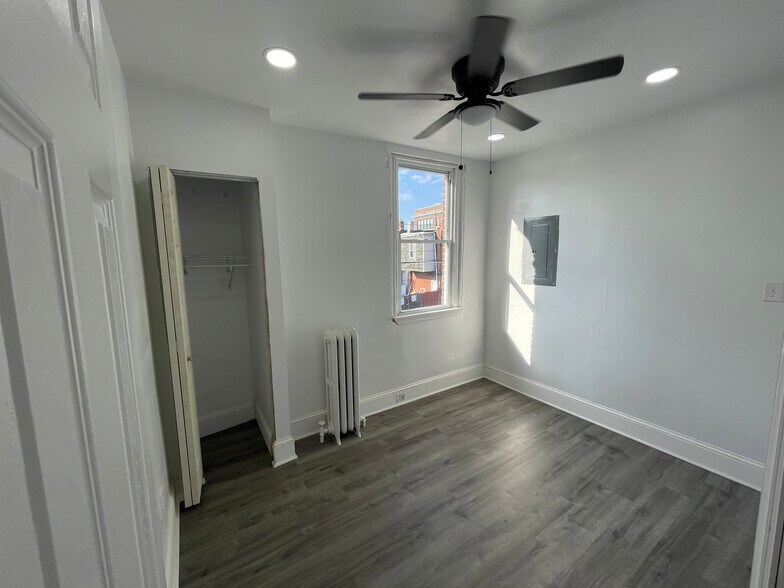 2nd bedroom - 2001 E Monmouth St
