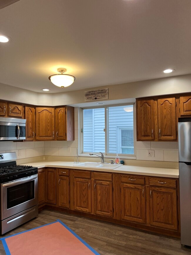 Building Photo - 101 Maple Ridge Ave