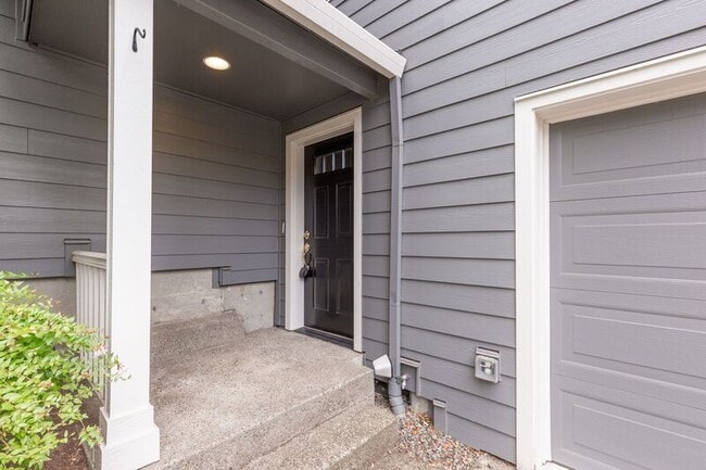 Building Photo - 9729 NW Miller Hill Dr