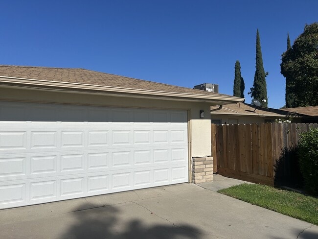 Building Photo - 3000 Keller St