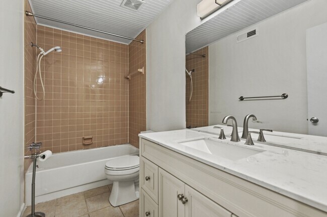 Building Photo - 1878 Montclair Dr