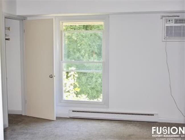 Building Photo - Bright 2-Bedroom Home Near Oakledge Park w/Pool!