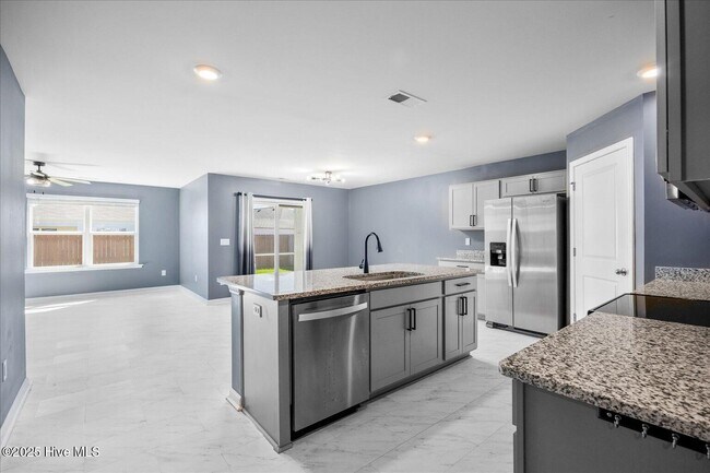 Building Photo - 1618 Raptor Ter NE