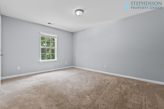 Building Photo - Remodeled and Ready!