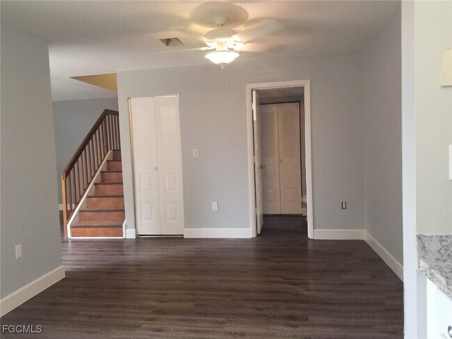 Building Photo - 5223 Cedarbend Dr