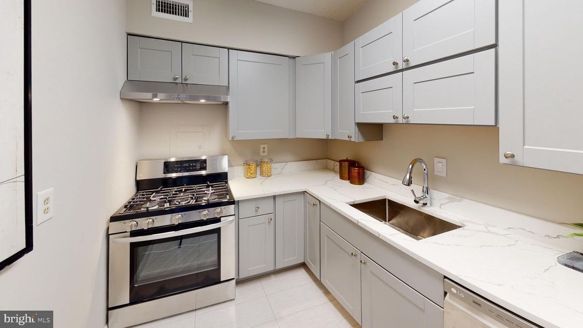 Building Photo - 240 M St SW