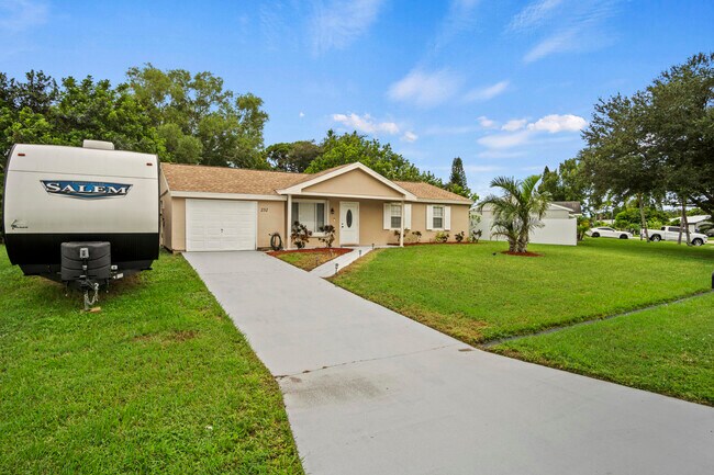 Building Photo - 232 SW Kimball Cir