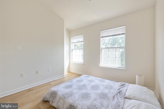 Building Photo - 2456 Covered Wagon Ct