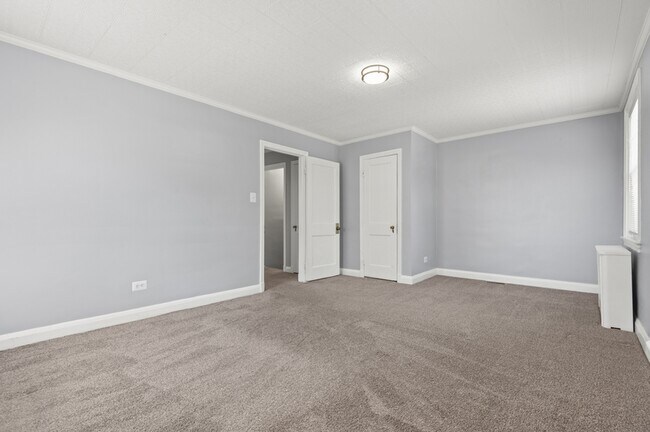 Building Photo - 2600 N Longwood St