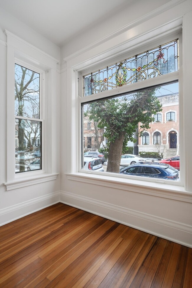 Building Photo - 1415 W George St