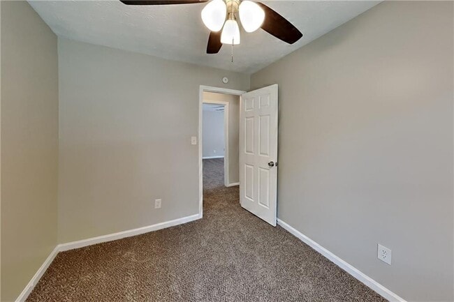 Building Photo - 101 Chantilly Ln